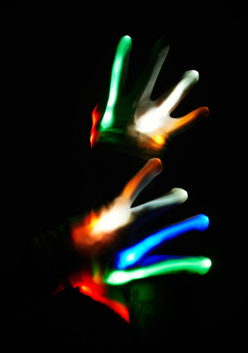 X_PTLHZ Trails Of Magic Light Up Gloves - Image 2
