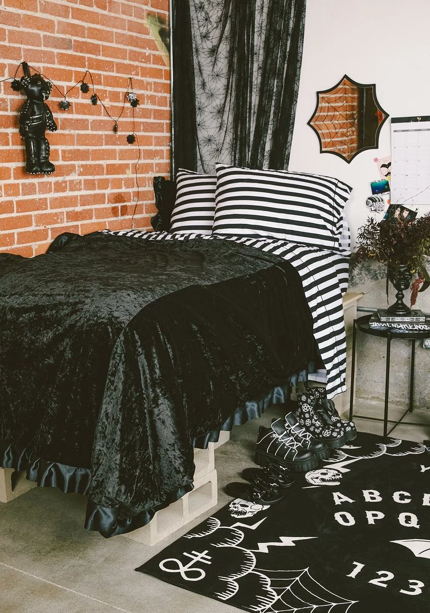 Dolls Home Paranormal Slumber Sheet Set - Image 4